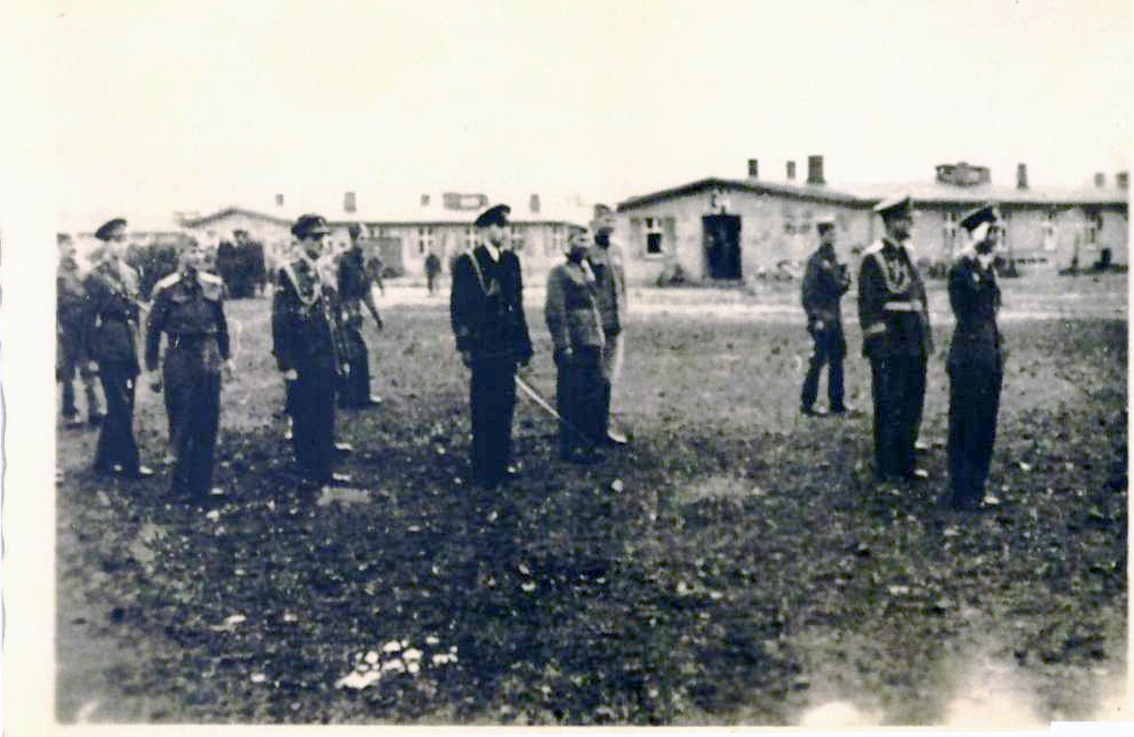 Poseta NJ.V.Kralja Petra II logoru u Osnabriku 1945.